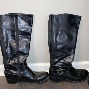 Zip up Black Leather Heeled Boots